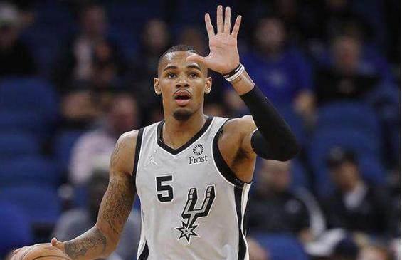 借其出色的 借其出色的