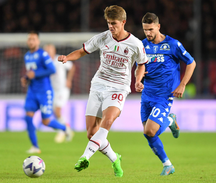 将镜头拉回 将镜头拉回